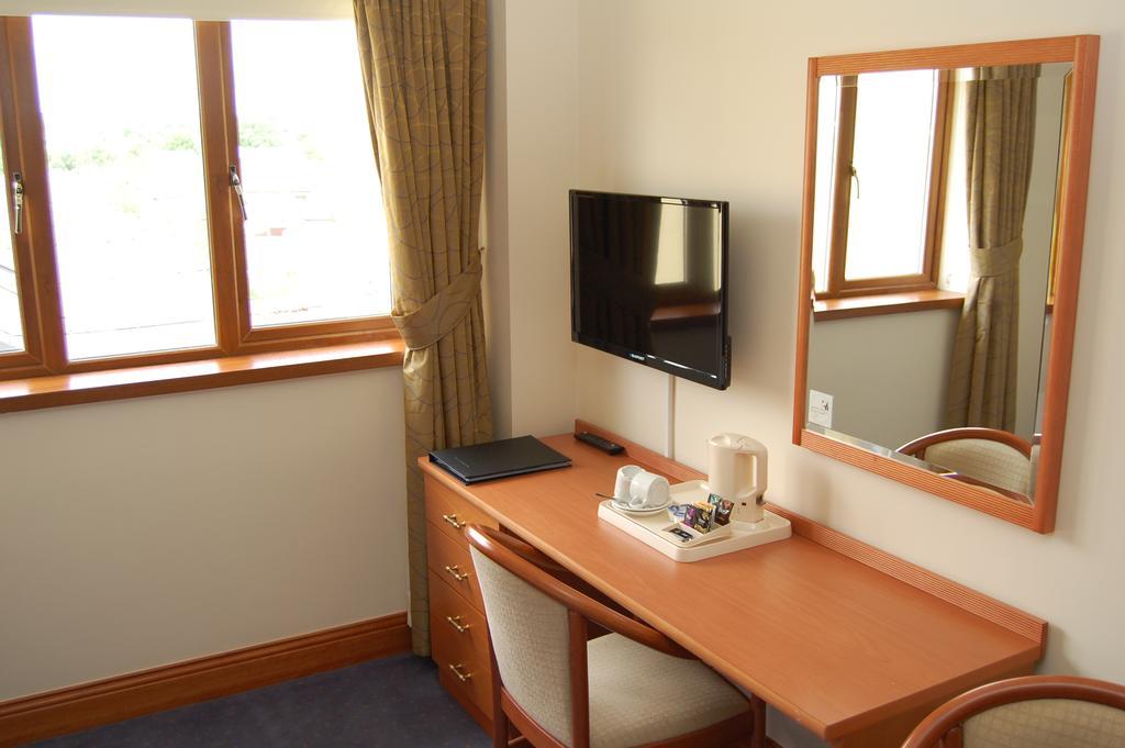 Leitrim Marina Hotel Carrick on Shannon Екстериор снимка