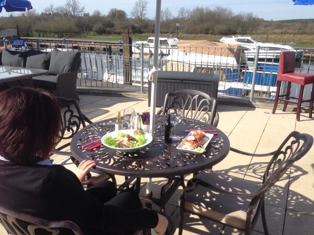Leitrim Marina Hotel Carrick on Shannon Екстериор снимка