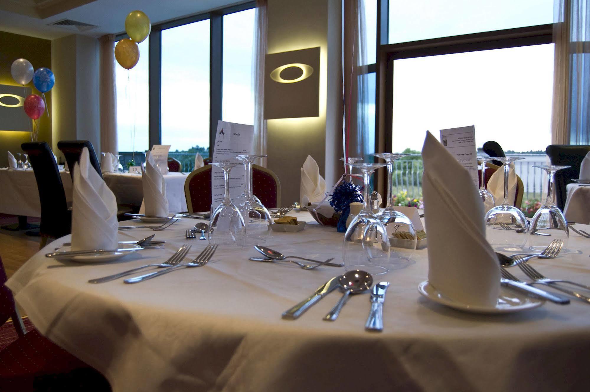 Leitrim Marina Hotel Carrick on Shannon Екстериор снимка